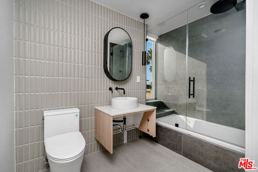 1136 N La Cienega Boulevard - Photo 9