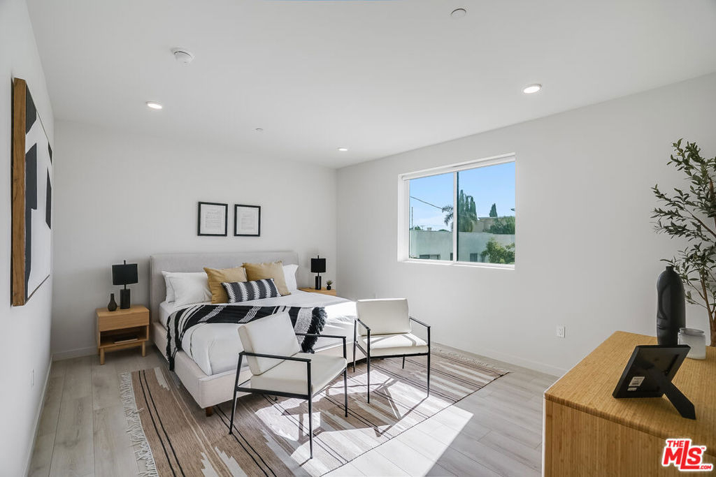 1021 S Shenandoah Street - Photo 4