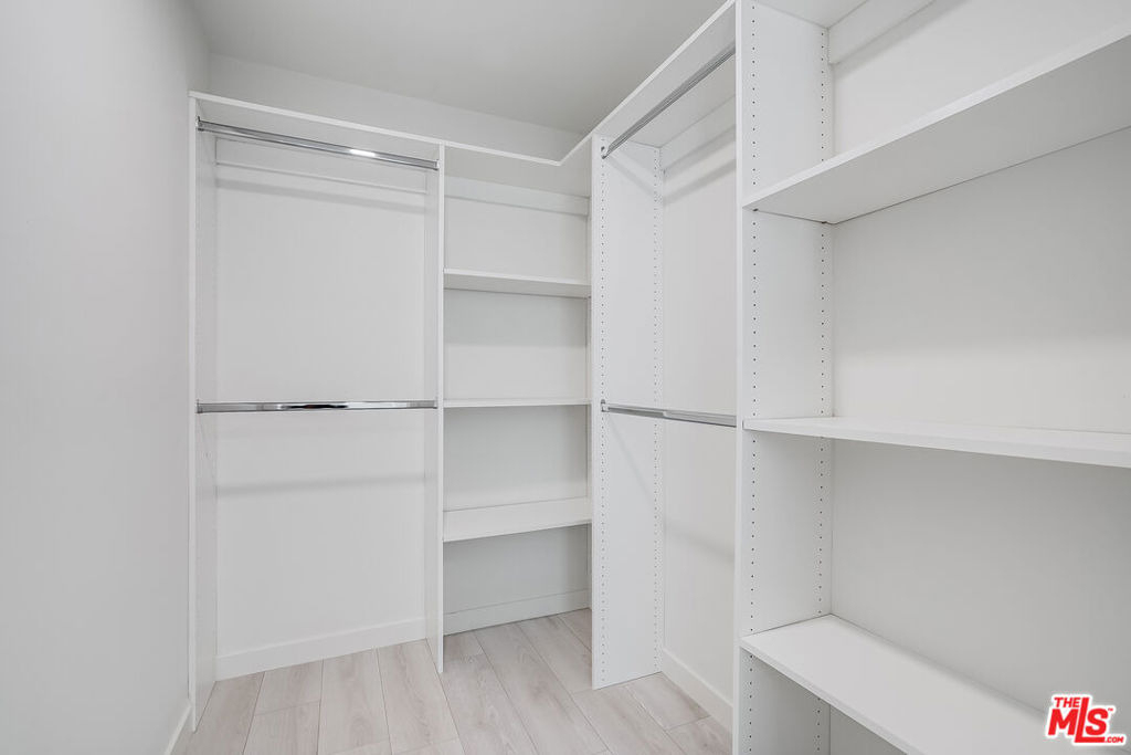 1021 S Shenandoah Street - Photo 6