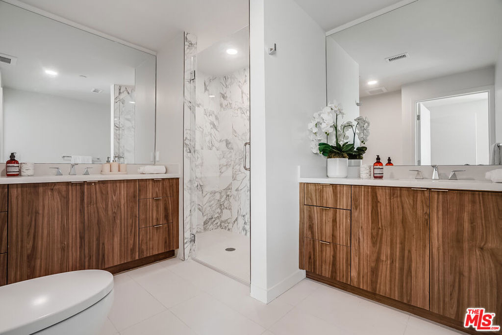 1021 S Shenandoah Street - Photo 5