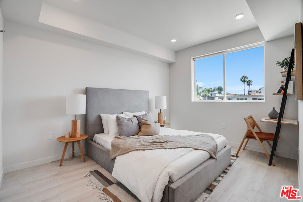 1021 S Shenandoah Street - Photo 7
