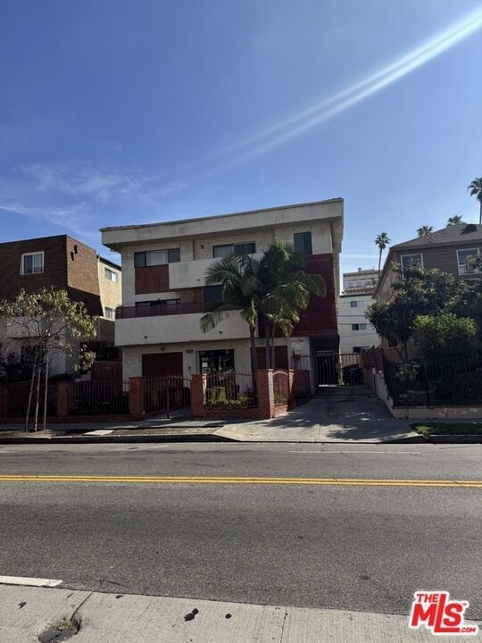 142 S Normandie Avenue - Photo 7