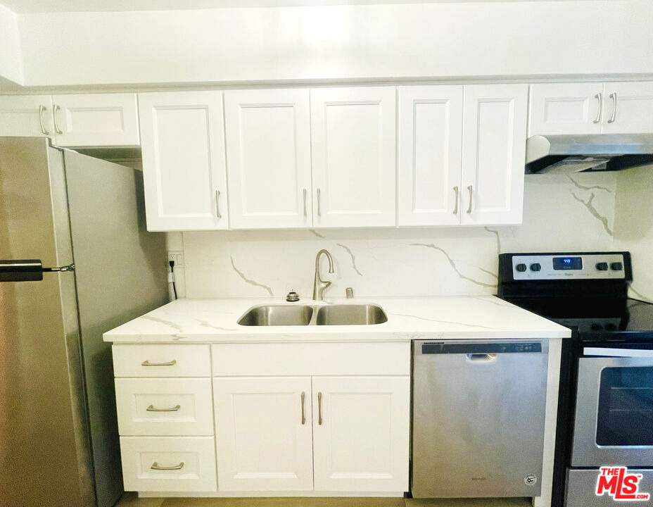 4255 W 5th Street - Photo 6