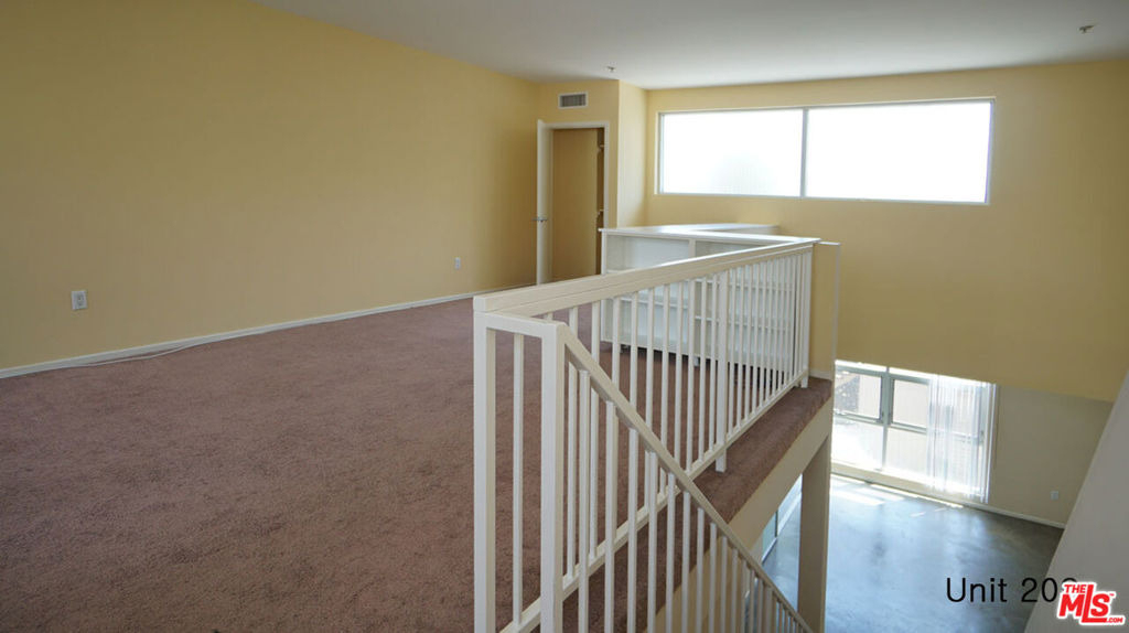 922 W 23rd Street - Photo 10