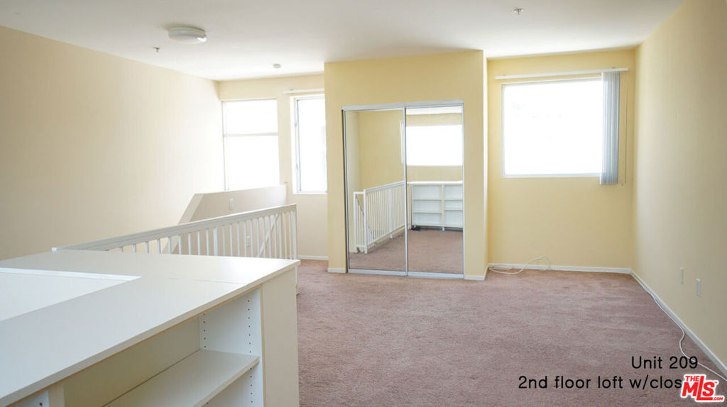 922 W 23rd Street - Photo 11