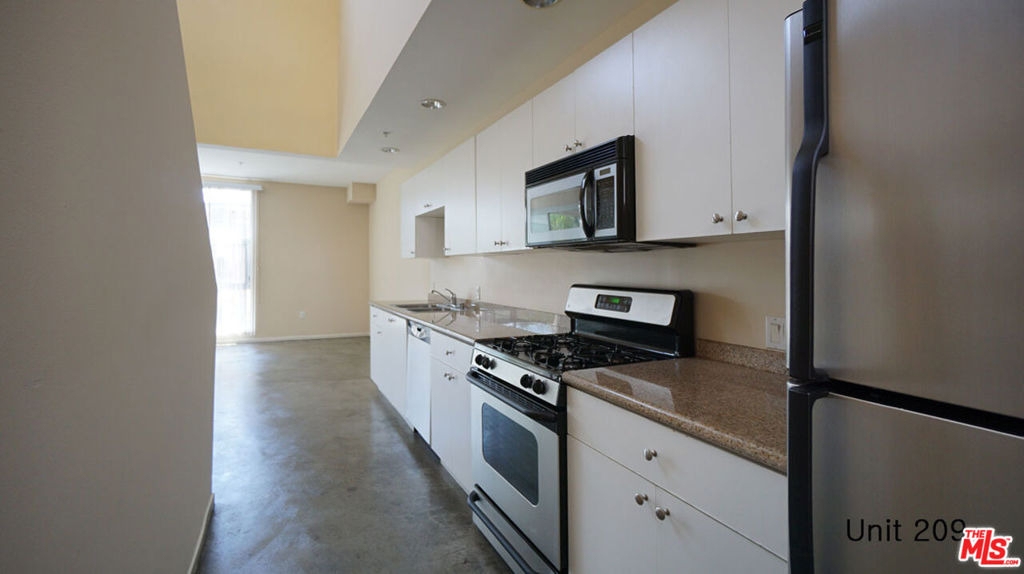 922 W 23rd Street - Photo 3