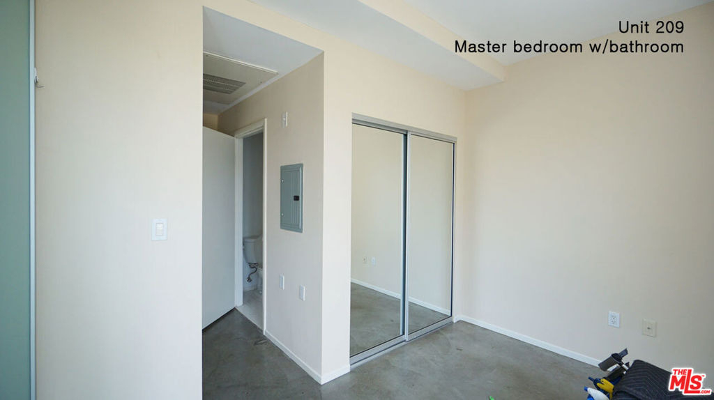 922 W 23rd Street - Photo 8