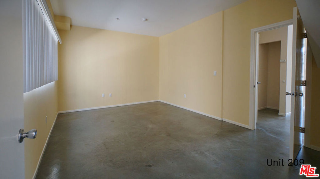922 W 23rd Street - Photo 4