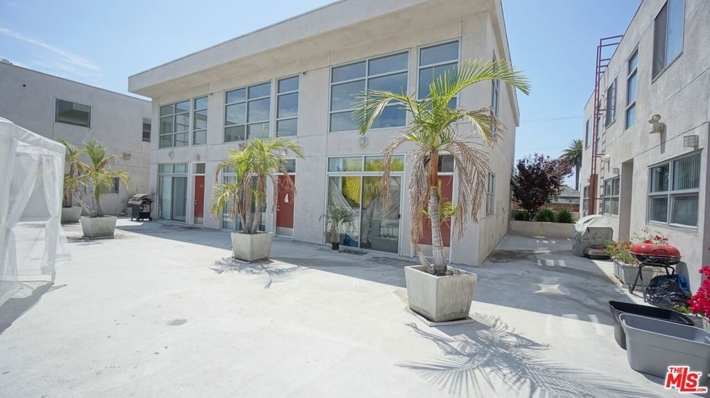 922 W 23rd Street - Photo 12