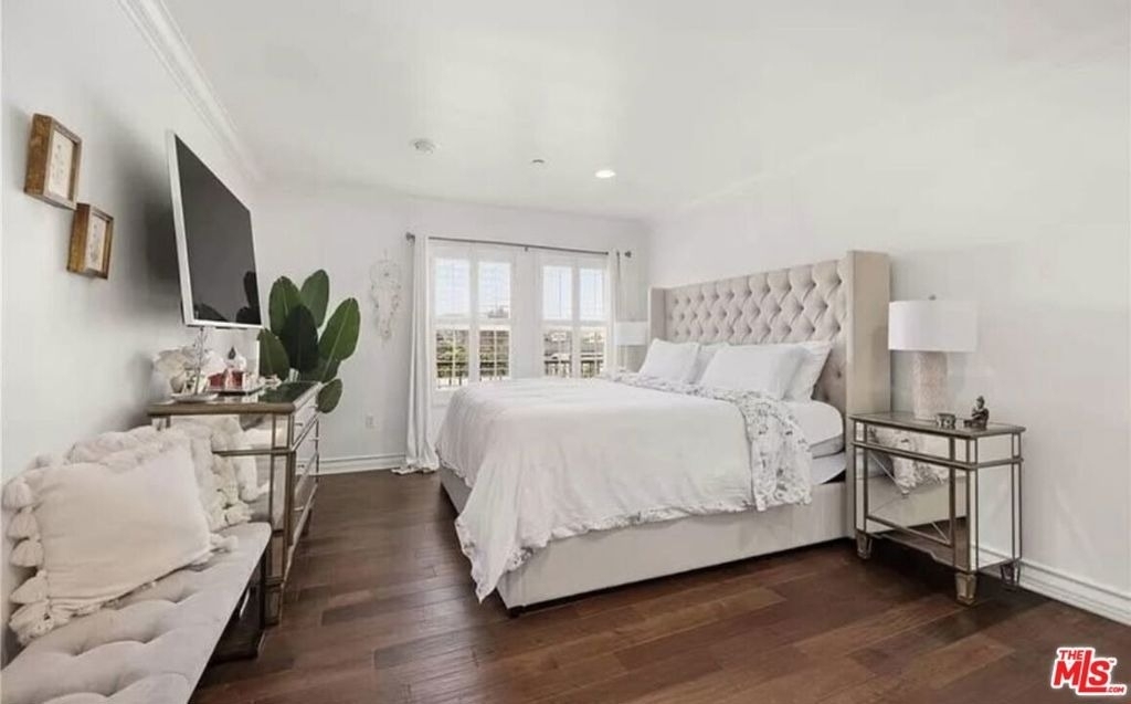 1621 Barry Avenue - Photo 5