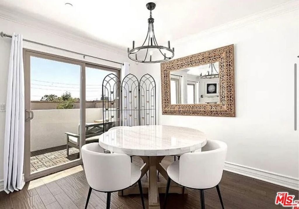 1621 Barry Avenue - Photo 2