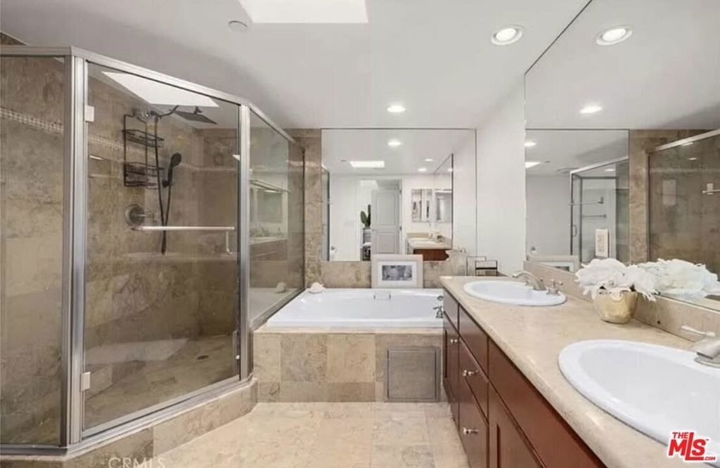 1621 Barry Avenue - Photo 6