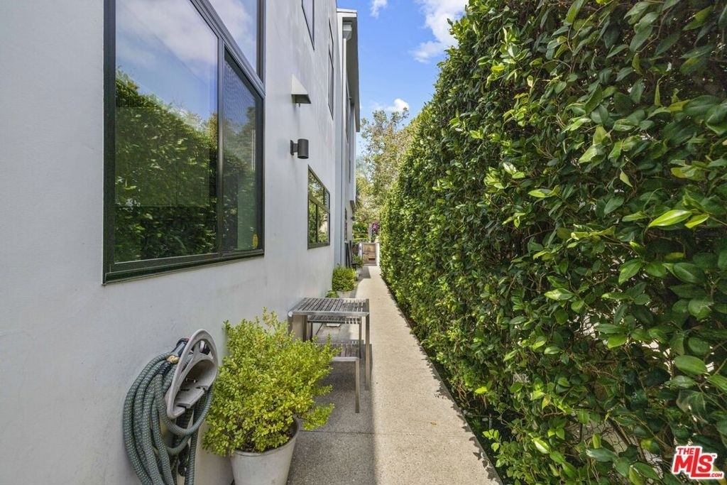 802 N Harper Avenue - Photo 9