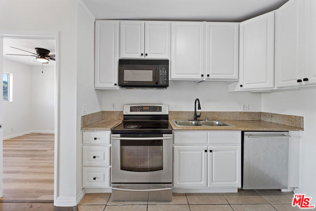 5870 Benner Street - Photo 7