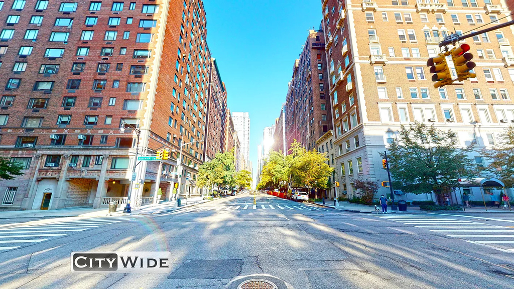 405 East 56th Street - Photo 6