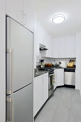 405 East 56th Street - Photo 3