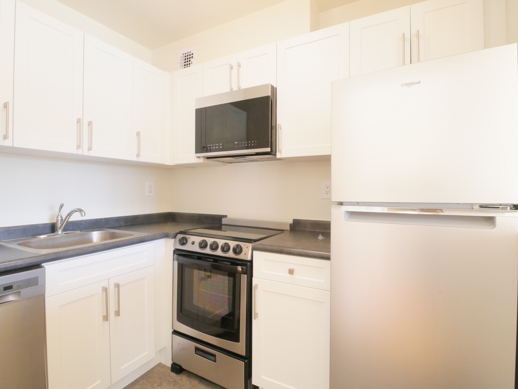 245 East 84th Street - Photo 11