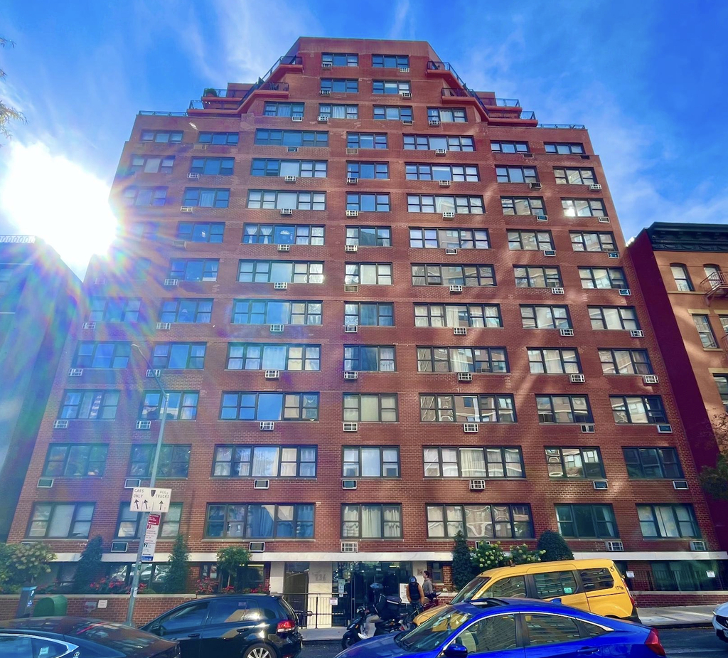 236 East 36th Street Apartment 9F - Photo 0