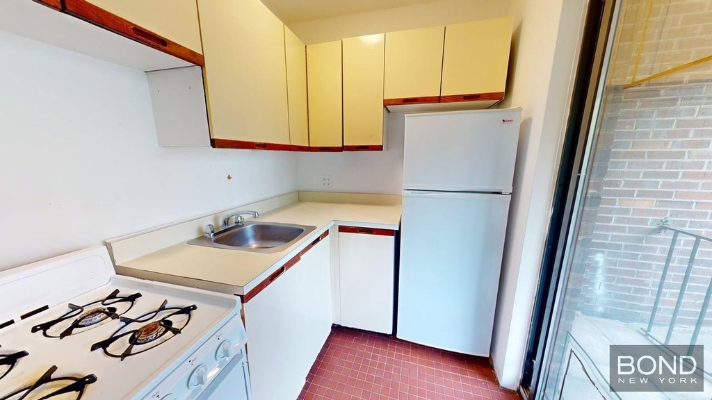513 Second Avenue - Photo 2