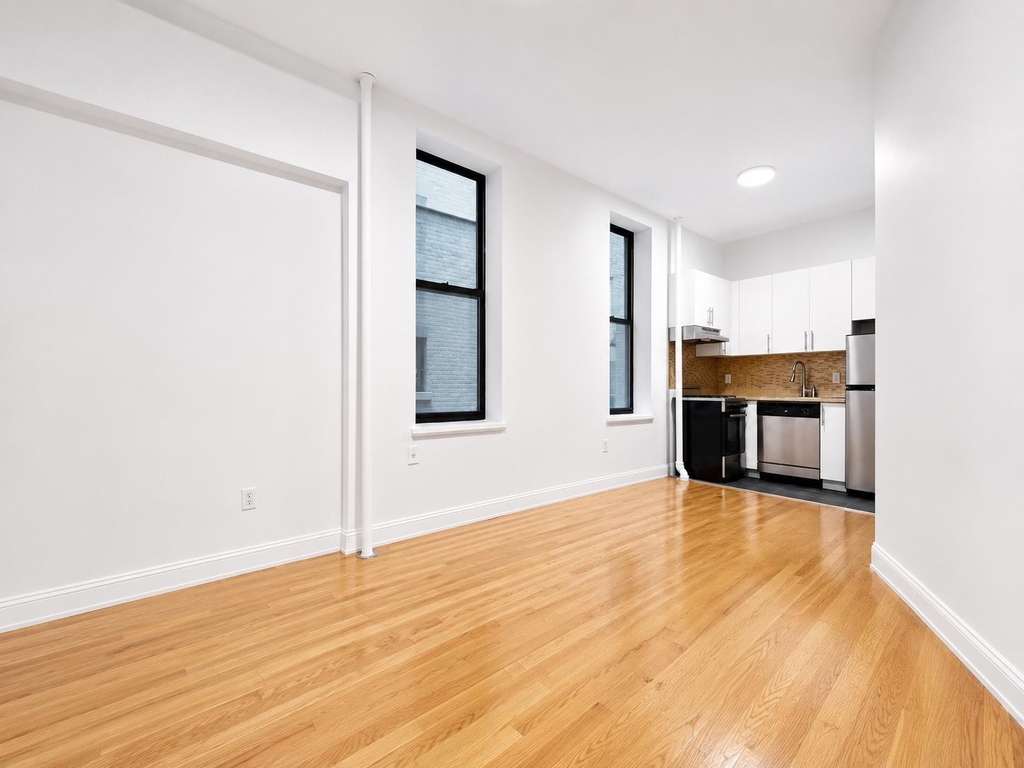 29 West 12th Street - Photo 1
