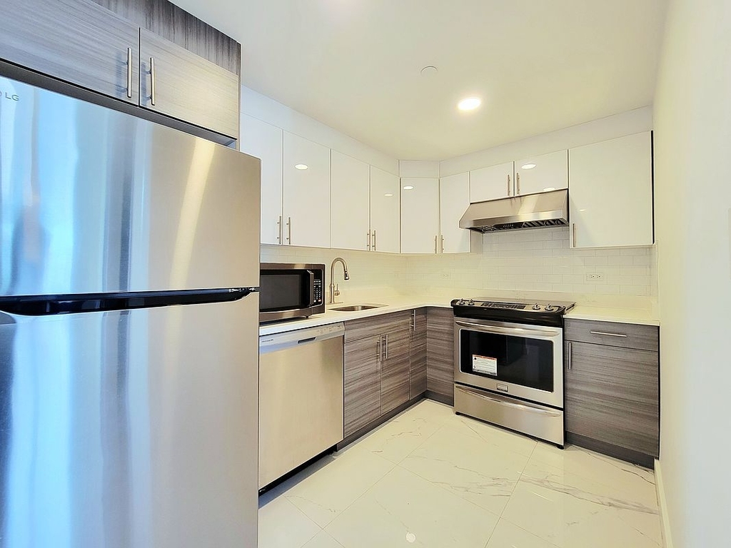 45th Avenue - Photo 4
