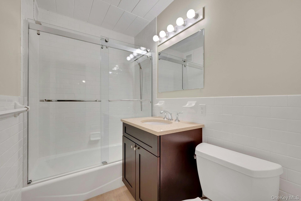 505 White Plains Road - Photo 17