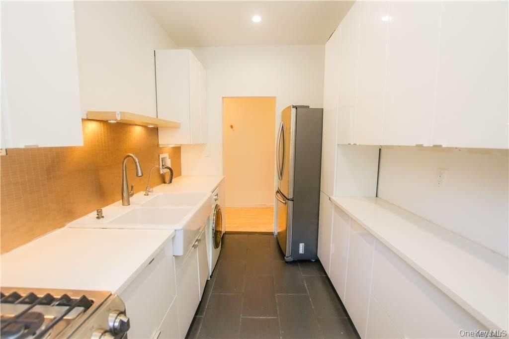 43-33 48 Street - Photo 10