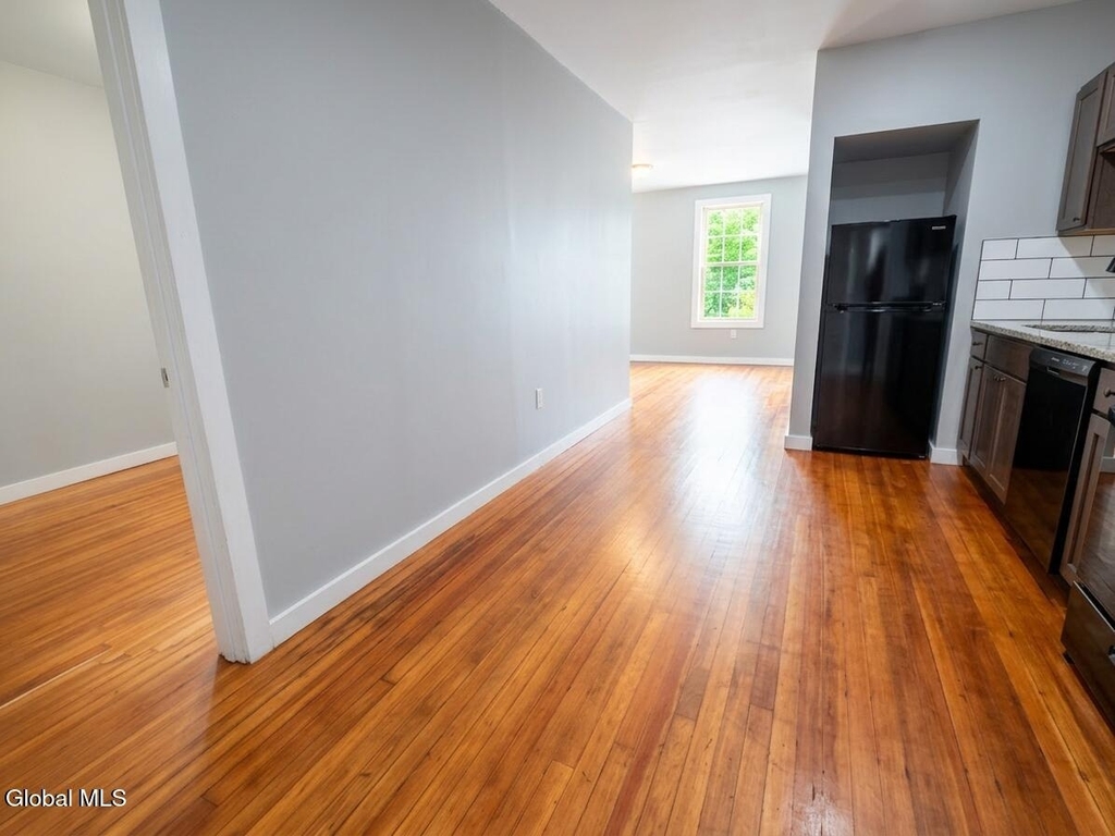 193 Livingston Avenue - Photo 5