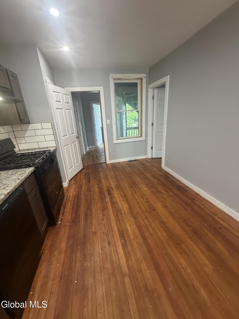 193 Livingston Avenue - Photo 6