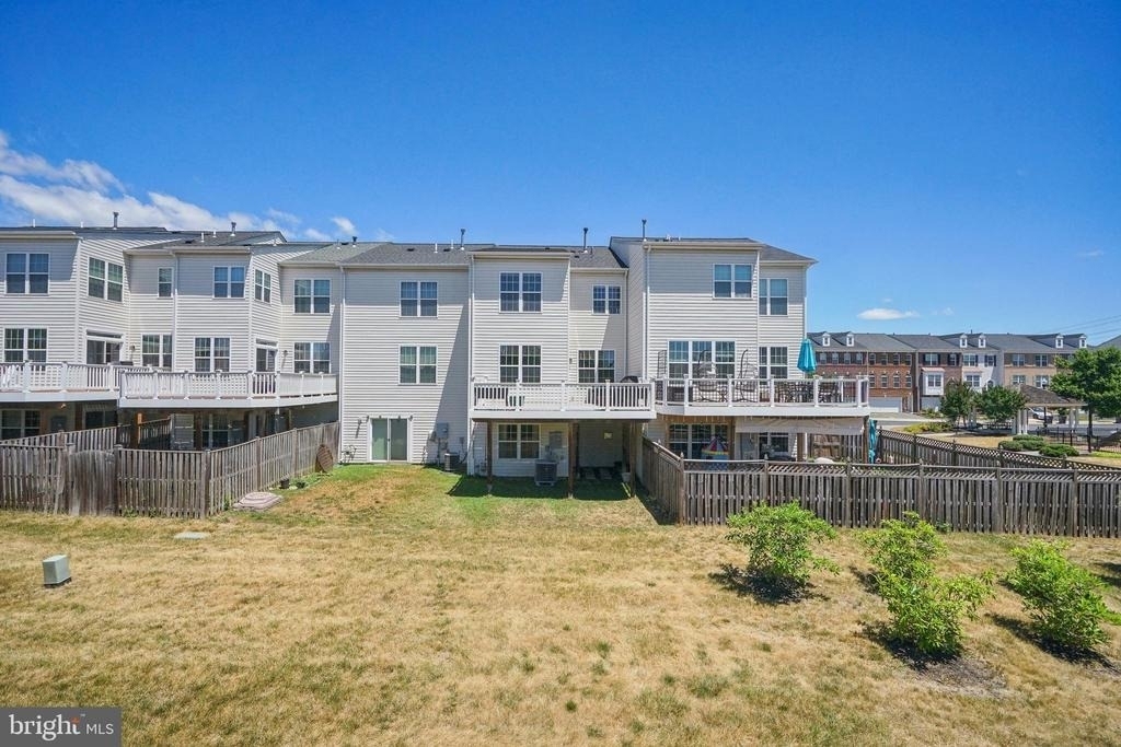 41685 St Albans Terrace - Photo 1