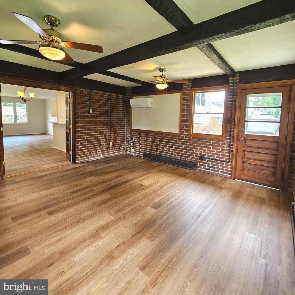 7606 Gresham Street - Photo 13