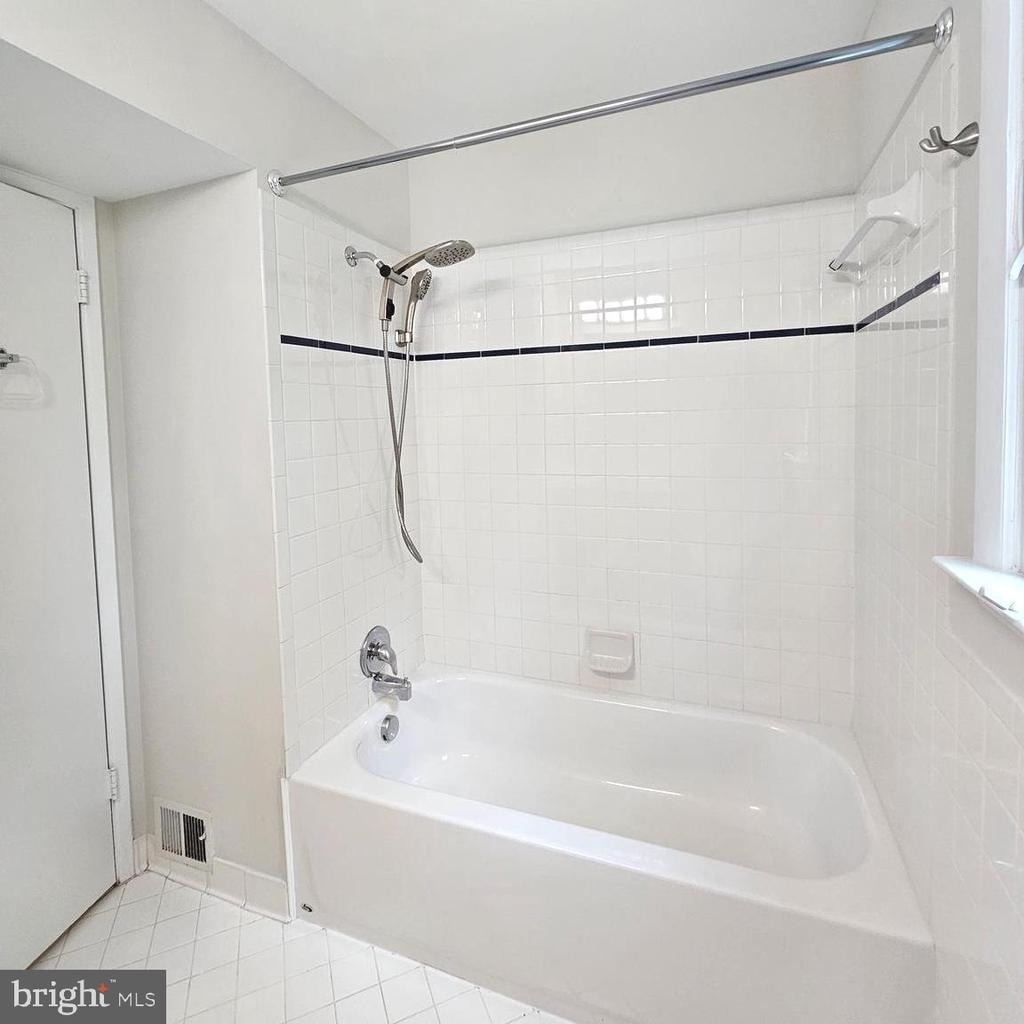 7606 Gresham Street - Photo 24