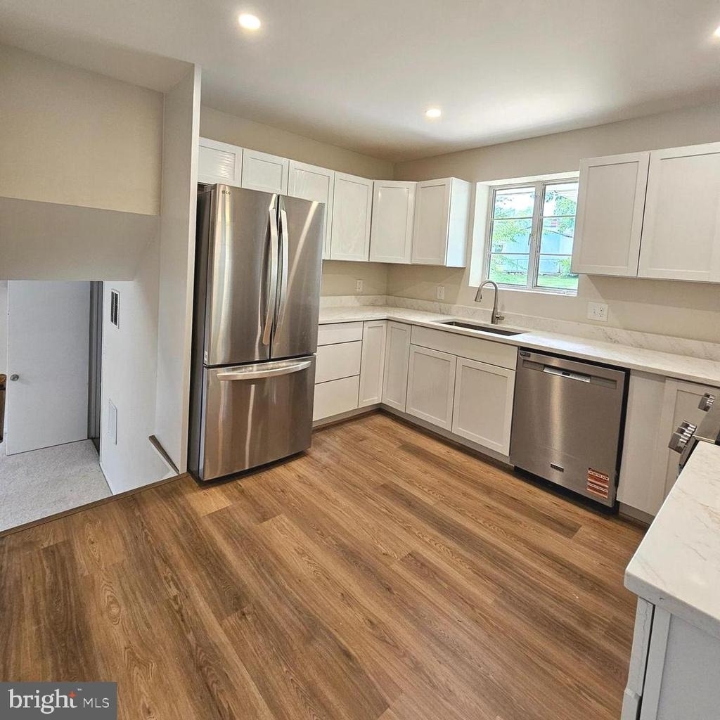 7606 Gresham Street - Photo 9