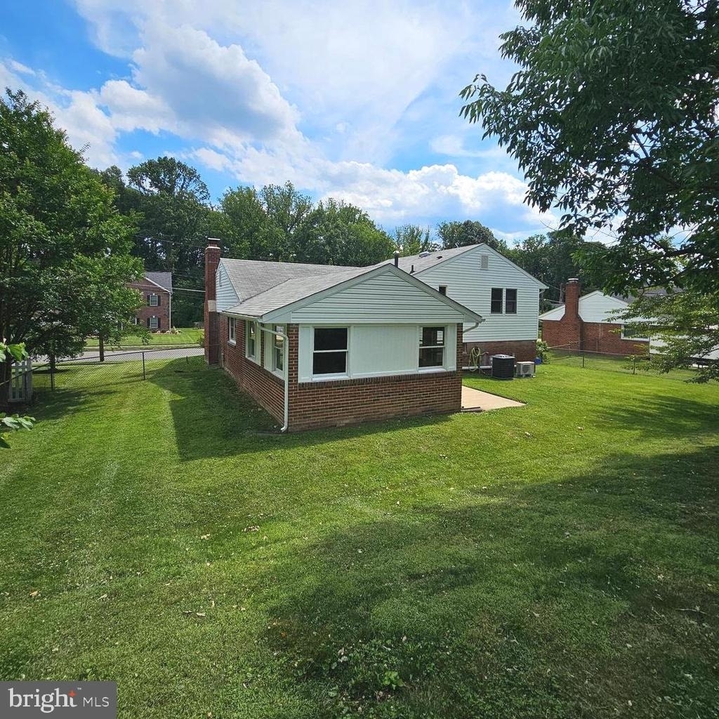 7606 Gresham Street - Photo 34