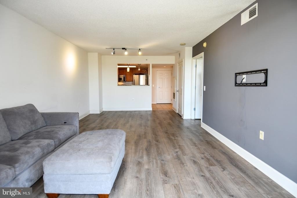11800 Sunset Hills Road - Photo 7