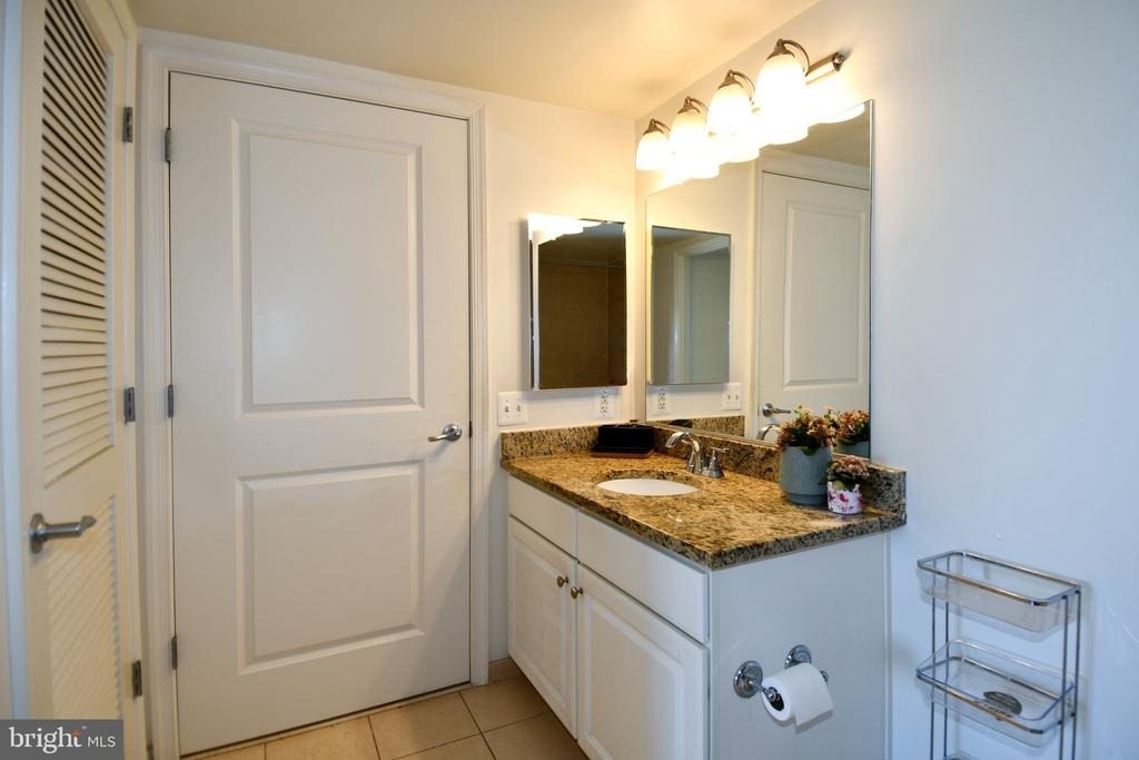 11800 Sunset Hills Road - Photo 18