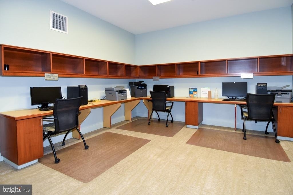 11800 Sunset Hills Road - Photo 32