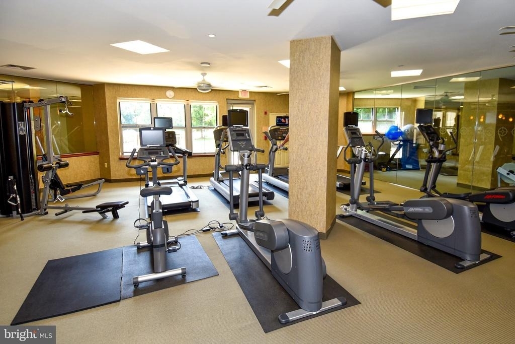 11800 Sunset Hills Road - Photo 30