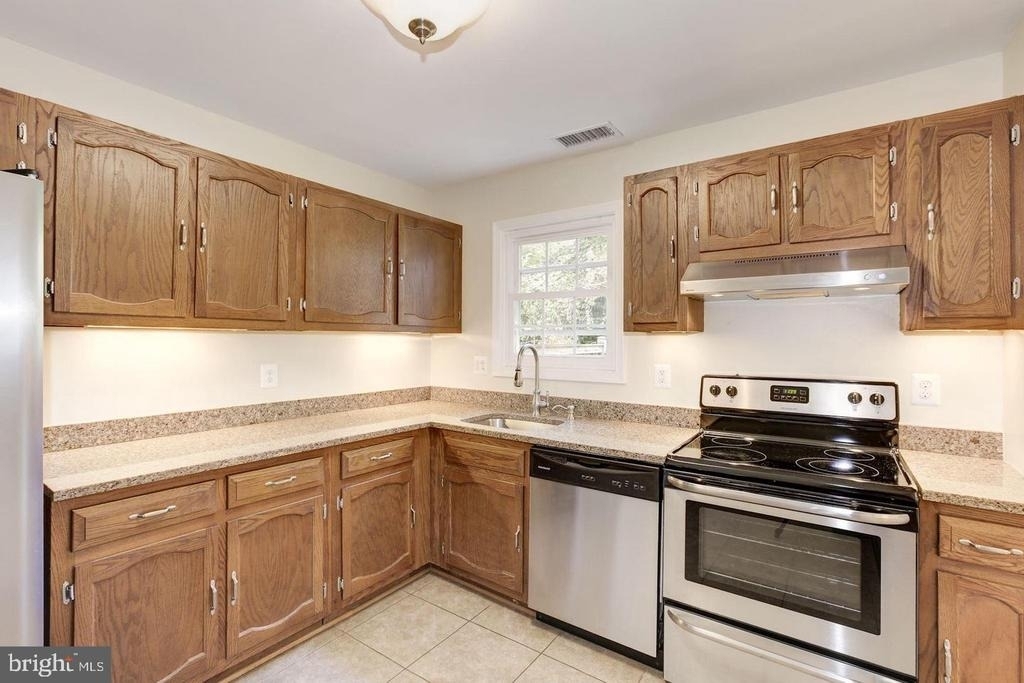 9816 Oakdale Woods Court - Photo 5