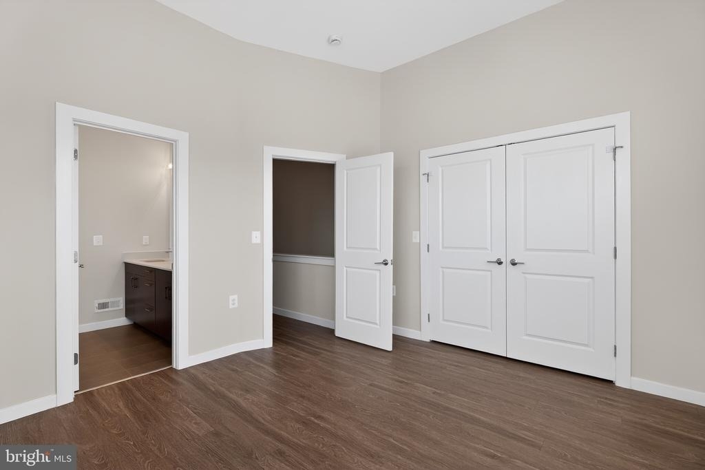 5851 Columbia Pike - Photo 9