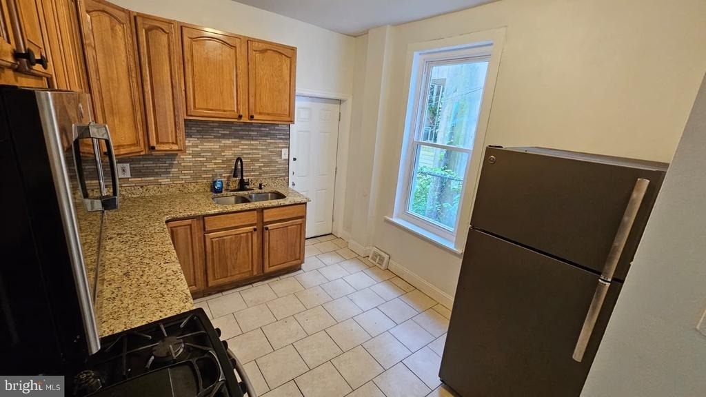 2519 N Lawrence Street - Photo 2