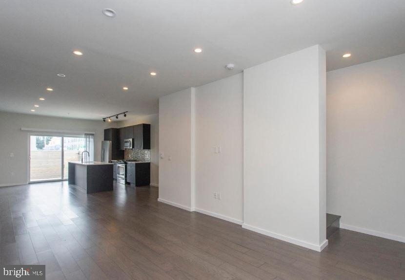 527 W Jefferson Street - Photo 2