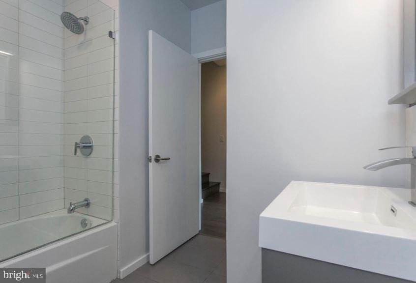 527 W Jefferson Street - Photo 9