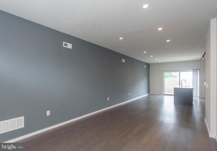 527 W Jefferson Street - Photo 1