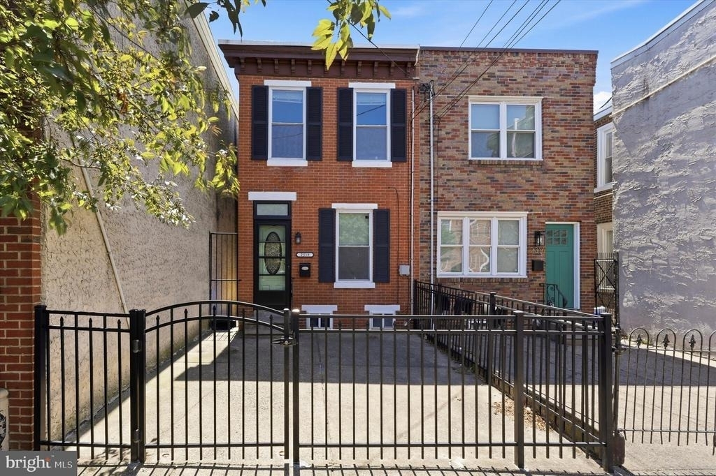 2318 E Letterly Street - Photo 0