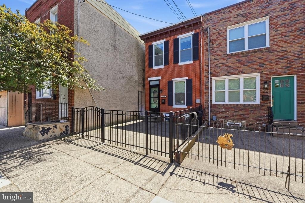 2318 E Letterly Street - Photo 1