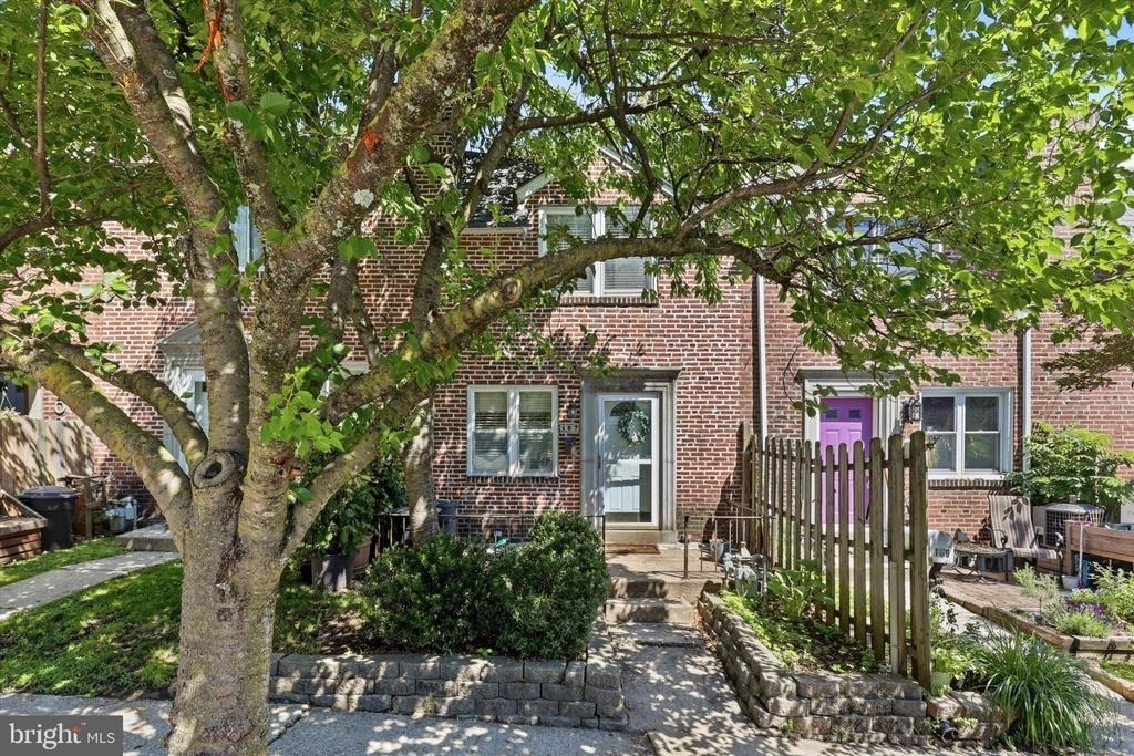 107 Plant Avenue - Photo 0