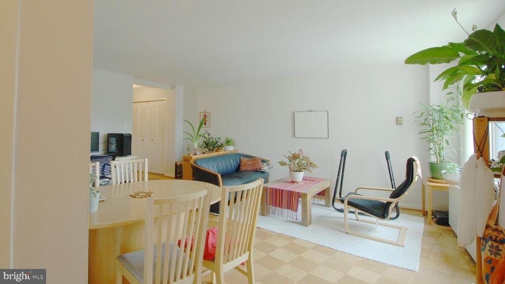 10201 Grosvenor Place - Photo 3