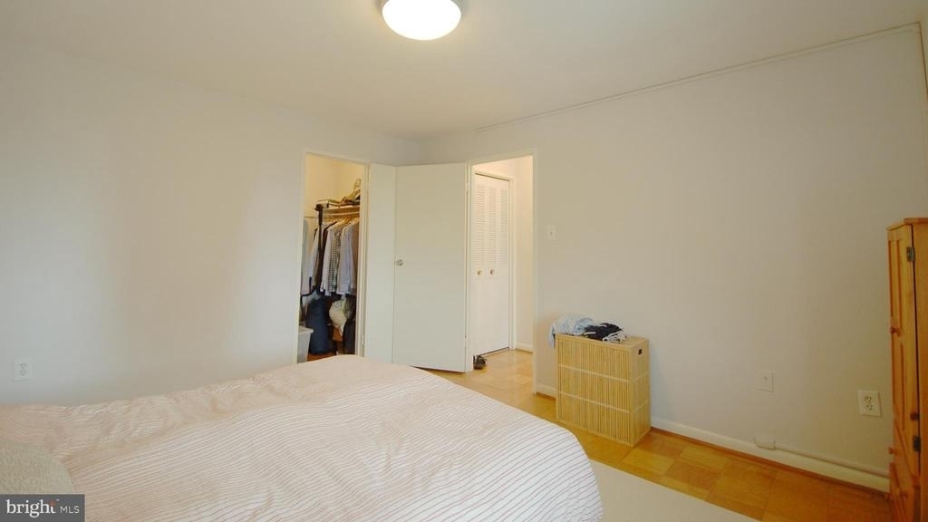 10201 Grosvenor Place - Photo 6
