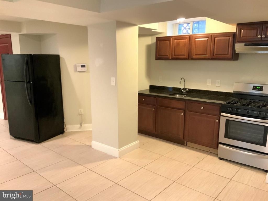 804 Hollins Street - Photo 5